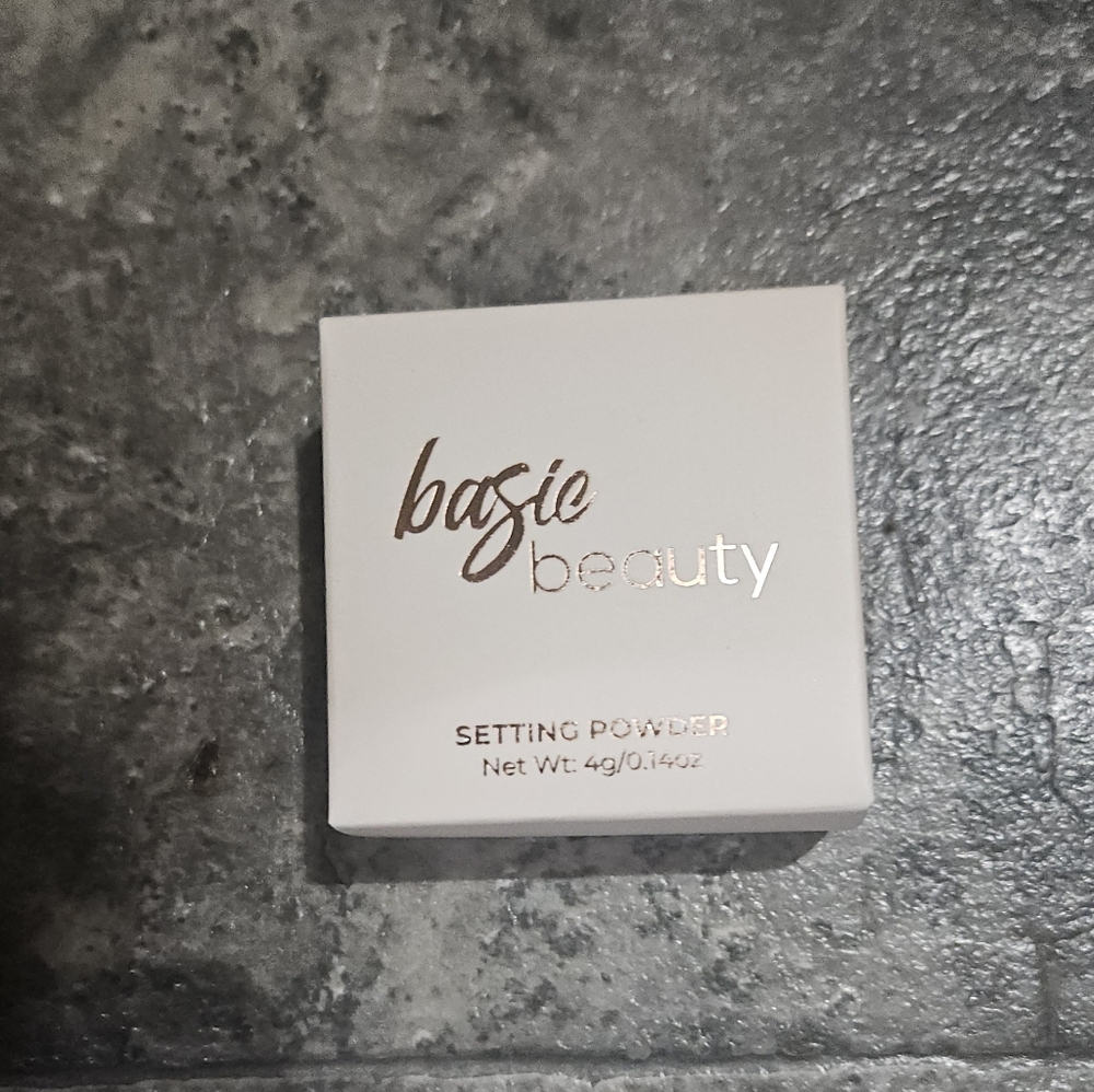 Basic Beauty Setting Powder In Banana 0.14oz BNIB - Picture 3 of 4
